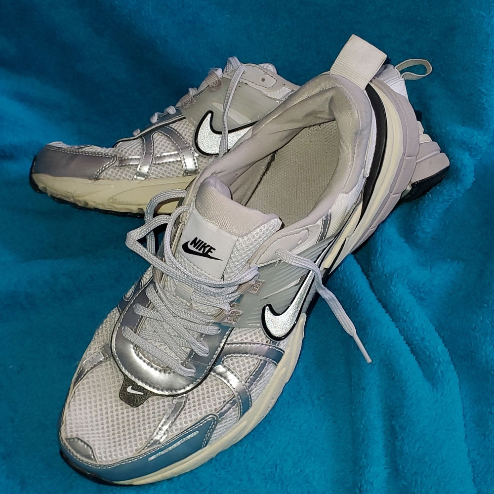 HJ4497-100 Nike Silver, White  and Black Accents Men's Athletic Sneakers